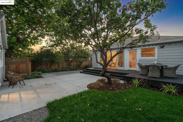 1708 Derby St, Berkeley CA: https://media.crmls.org/mediaz/69040059-3415-4447-a54f-d8044aea1ef5.jpg