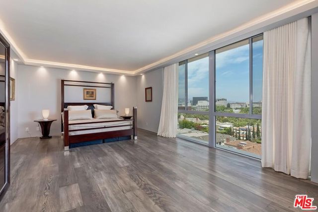 211 S Spalding Drive, Beverly Hills CA: https://media.crmls.org/mediaz/690465da-1d65-4ab7-880b-48d1d3149d54.jpg