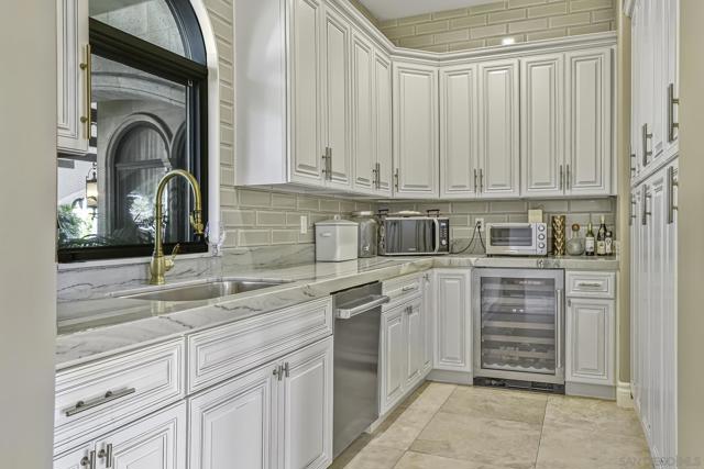 5305 La Crescenta, Rancho Santa Fe CA: https://media.crmls.org/mediaz/69046871-77c7-48d9-b651-bd15ac5ba5d5.jpg