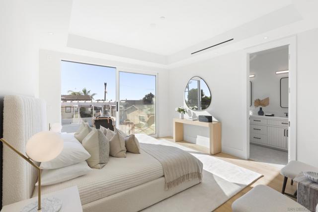 7216 FAY AVE, La Jolla CA: https://media.crmls.org/mediaz/6904e04c-684b-49ad-8d85-3233e9f7d8d8.jpg