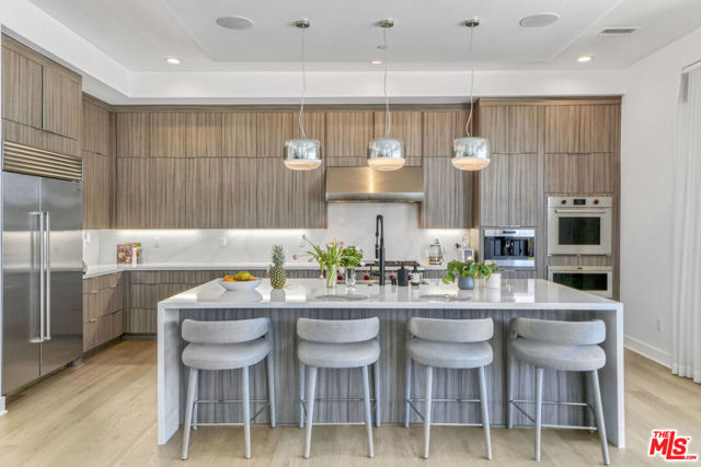 20472 W Windsor Lane, Porter Ranch CA: https://media.crmls.org/mediaz/6905151a-59a2-4cf8-af32-37dc0381ba63.jpg