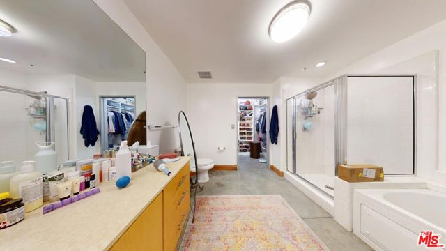1130 S Flower Street, Los Angeles CA: https://media.crmls.org/mediaz/69053ebb-0171-4bfa-9423-f767f033802d.jpg