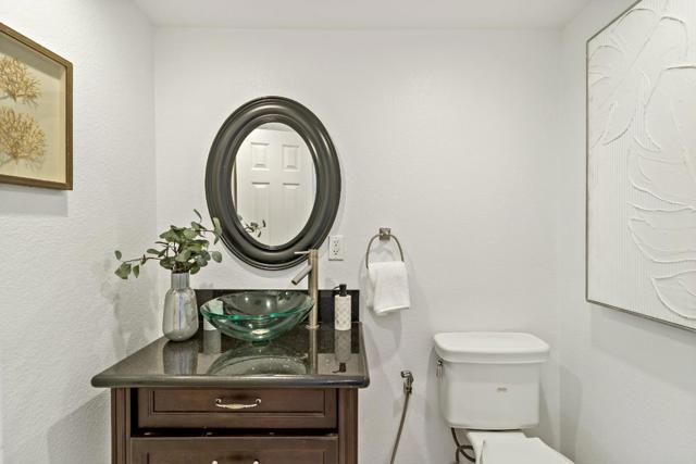 303 Lakeview Way, Redwood City CA: https://media.crmls.org/mediaz/6905a9e9-199b-405a-a4c5-e04c9d87cf2b.jpg