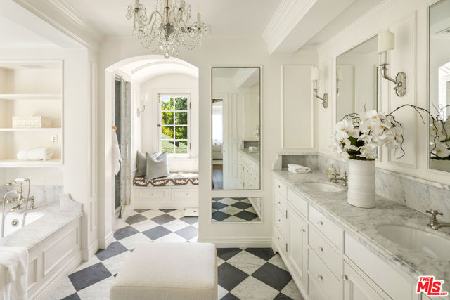 130 S Cliffwood Avenue, Los Angeles CA: https://media.crmls.org/mediaz/6905b46b-b449-4d53-a29f-864aed2eb716.jpg