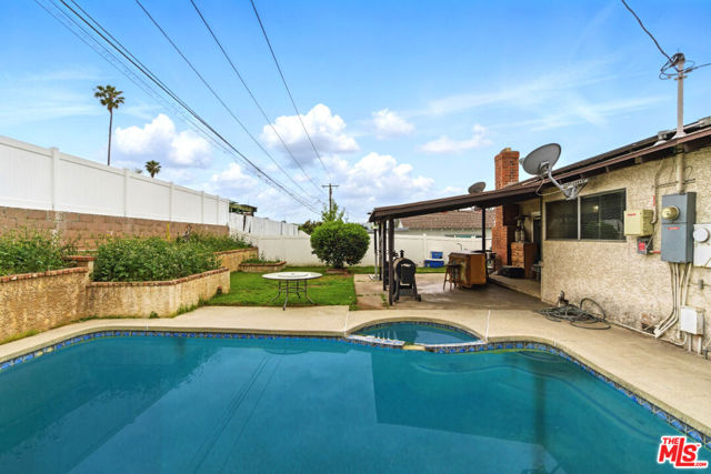 350 N Shadyglen Drive, Covina CA: https://media.crmls.org/mediaz/690701a3-61b5-4c7a-a86c-d9b8efa69017.jpg
