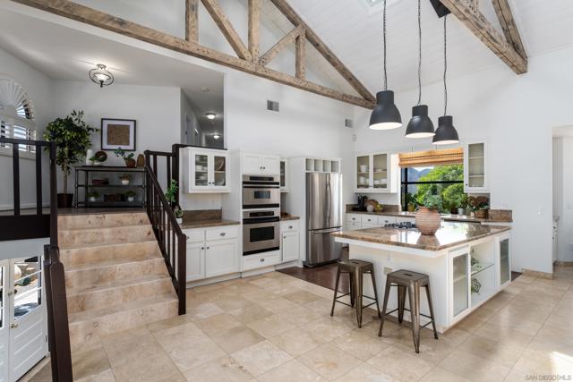 9844 Lorraine Ridge Trail, El Cajon CA: https://media.crmls.org/mediaz/6907b35b-28e2-40a8-a6db-145b1e84ff18.jpg