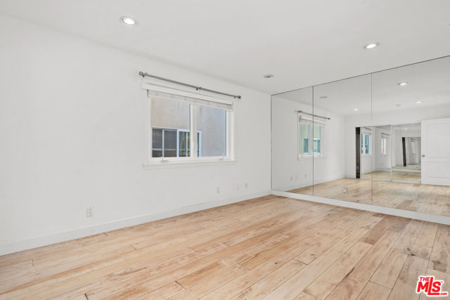 20 Quarterdeck Street, Marina del Rey CA: https://media.crmls.org/mediaz/6907f0a3-f086-40c4-a01a-0770975a11cc.jpg