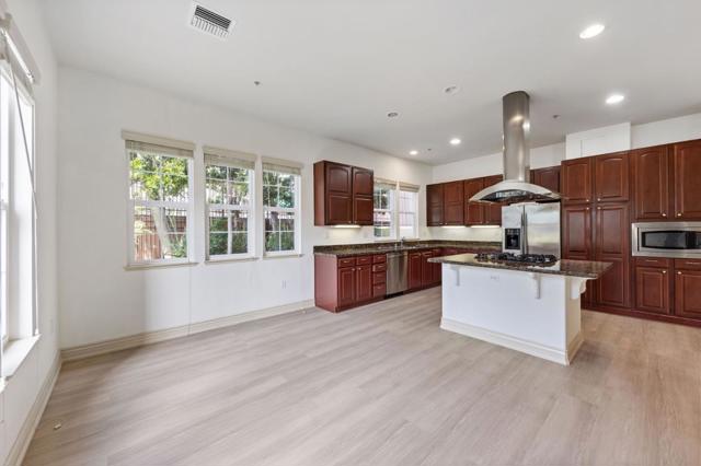 88 S Broadway, Millbrae CA: https://media.crmls.org/mediaz/69081eb7-f237-4575-97cc-a184db900c42.jpg