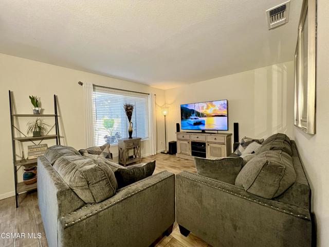 197 Creekside Circle, Sacramento CA: https://media.crmls.org/mediaz/69082351-4406-4ecd-adb1-126dadc65f86.jpg