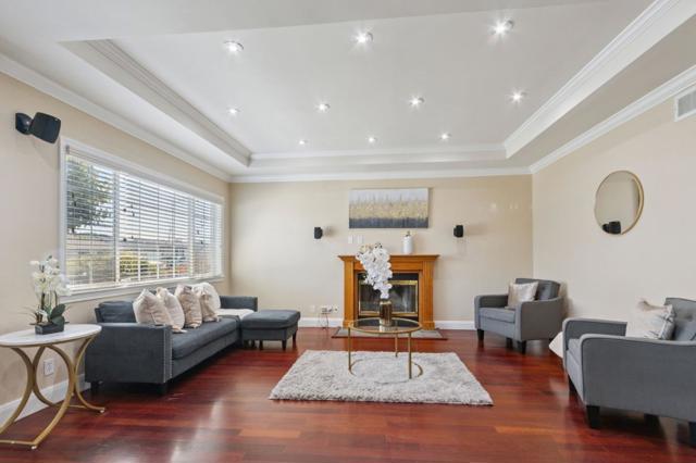 1662 Washington Street, San Mateo CA: https://media.crmls.org/mediaz/69084d4e-7d93-473b-a788-18f30b579481.jpg