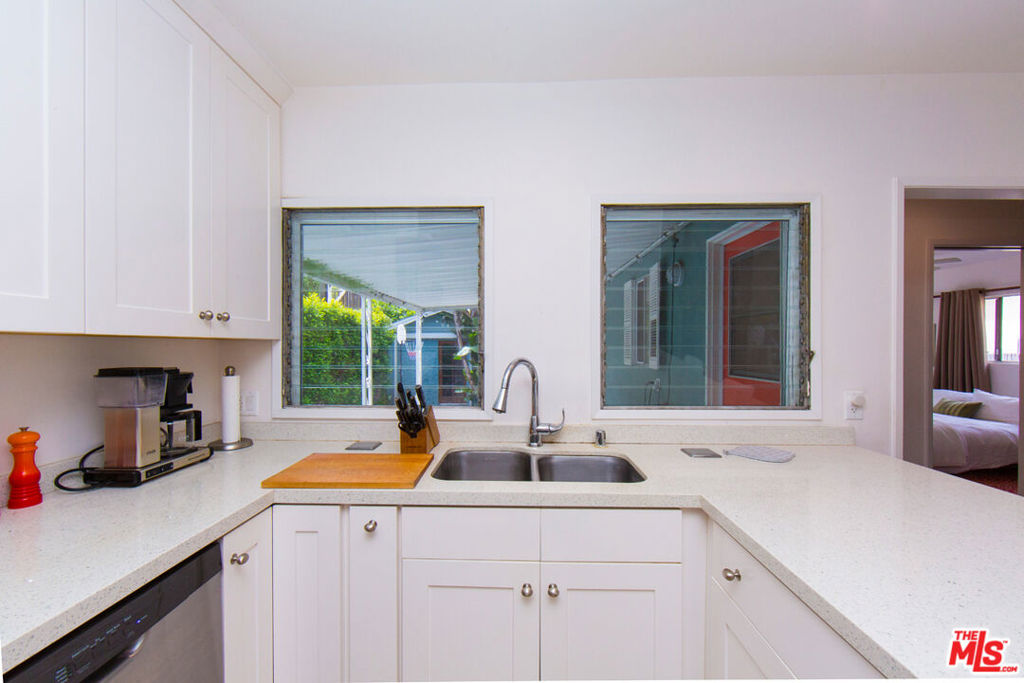 https://media.crmls.org/mediaz/69087a91-cf0b-4042-a5ee-73d631edee3a.jpg?preset=X-Large