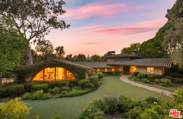 4490 Via Alegre, Santa Barbara CA: https://media.crmls.org/mediaz/69089068-a2cd-4a08-886c-71d2afbf051c.jpg