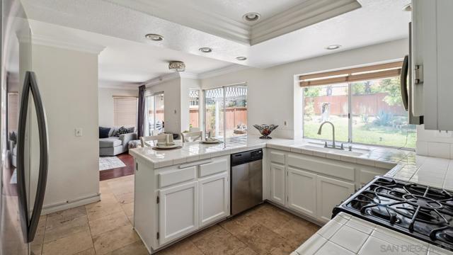 27468 Rosebay Ct, Temecula CA: https://media.crmls.org/mediaz/6908d9ec-f247-4dd6-b6c1-c6f020792e46.jpg