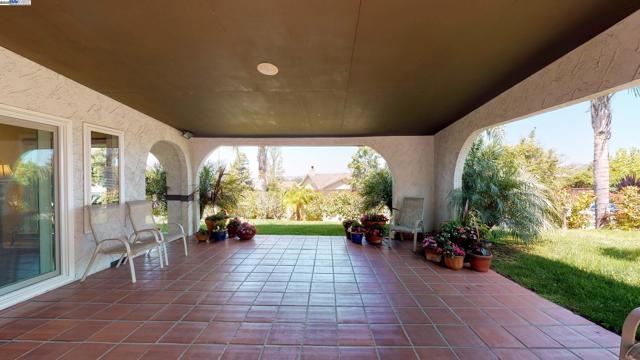 21798 Independent School Rd, Castro Valley CA: https://media.crmls.org/mediaz/6908f008-c507-4836-abff-f04470f5f126.jpg