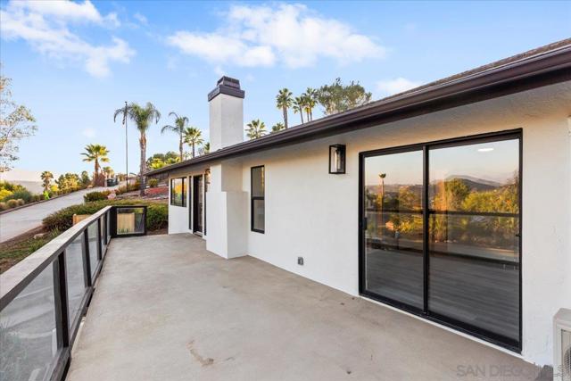 16310 Oak Springs Dr, Ramona CA: https://media.crmls.org/mediaz/6909a267-7f34-4173-a3d5-2fe5859d0b6b.jpg