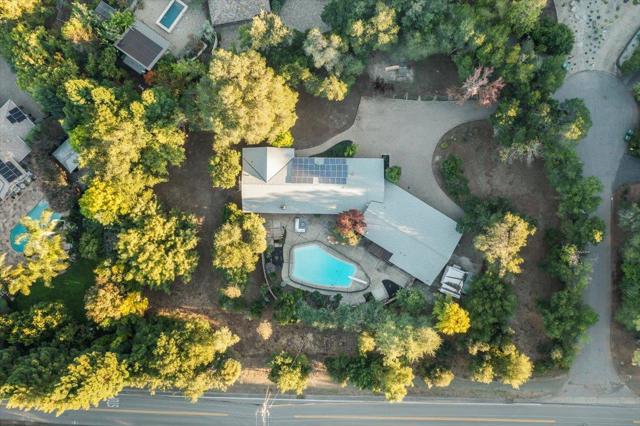 12272 Windsor Court, Los Altos Hills CA: https://media.crmls.org/mediaz/6909d70a-cfc4-4b7c-8984-582140d80124.jpg