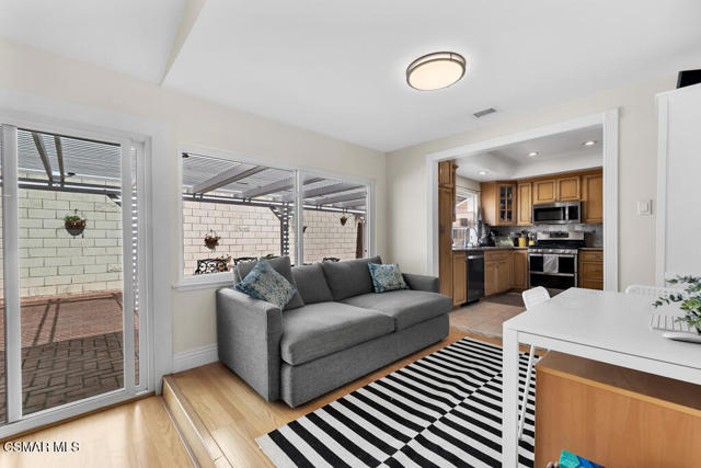 30 S Ellis Place, Newbury Park CA: https://media.crmls.org/mediaz/690a1151-2746-4273-9bfc-32340d52d06f.jpg