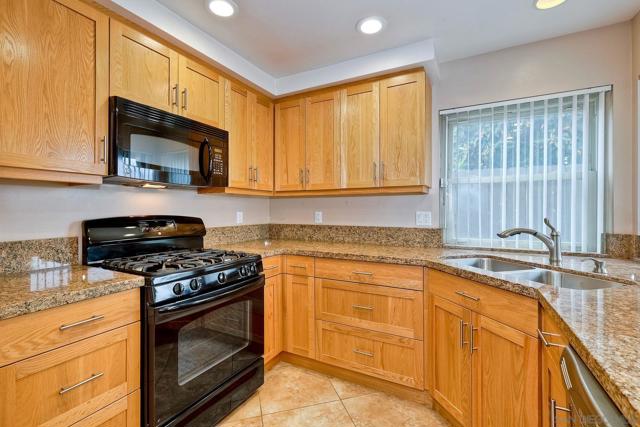514 Jamacha Rd, El Cajon CA: https://media.crmls.org/mediaz/690a66d9-a204-496a-bab9-f442f76fca7e.jpg