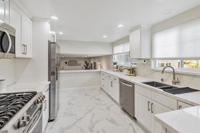 597 Singley Dr, Milpitas CA: https://media.crmls.org/mediaz/690a68d8-4081-4df3-bb8c-91cee10ef15d.jpg