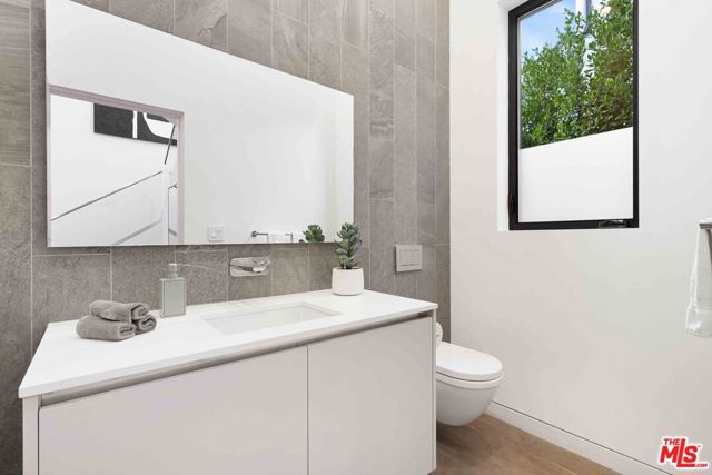832 N Sierra Bonita Avenue, Los Angeles CA: https://media.crmls.org/mediaz/690b00c2-40e6-40bb-ba99-3a3febc11d9b.jpg