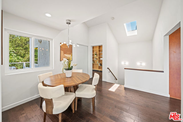 16755 Encino Hills Drive, Encino CA: https://media.crmls.org/mediaz/690b96e0-defb-4843-a263-f247962d56ba.jpg