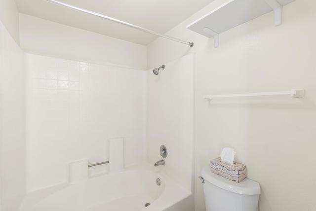 2009 Pointer Gln, Escondido CA: https://media.crmls.org/mediaz/690c0e45-77bd-449b-918f-6f039c75878b.jpg
