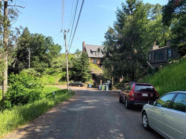 1375 Queens Road, Berkeley CA: https://media.crmls.org/mediaz/690c3ce9-044c-46ca-8490-0eb8ba3f763e.jpg