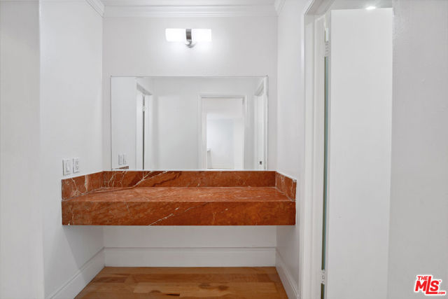 1250 S Beverly Glen Boulevard, Los Angeles CA: https://media.crmls.org/mediaz/690d0274-6b6a-4503-93b9-6e13d89322d0.jpg