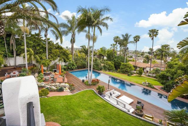 308 Sunset Drive, Encinitas CA: https://media.crmls.org/mediaz/690d2c25-1019-498c-9999-2430939297c5.jpg