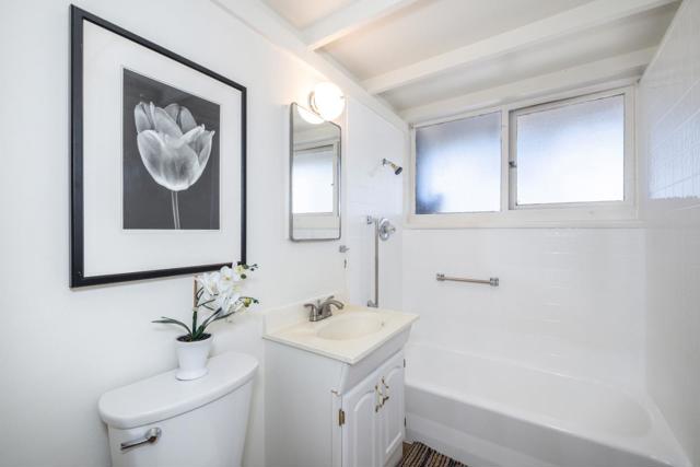 575 E Meadow Drive, Palo Alto CA: https://media.crmls.org/mediaz/690da180-e076-48a7-a50b-b919ab1f6912.jpg