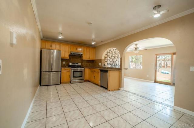 10181 Mayor Circle, San Diego CA: https://media.crmls.org/mediaz/690de90c-3877-4827-bdea-8893ead5a720.jpg