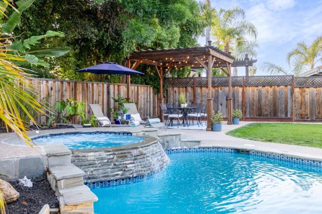 895 Oak Brook Way, Gilroy CA: https://media.crmls.org/mediaz/690e2282-32b5-4b12-abd5-7502c8a799a2.jpg