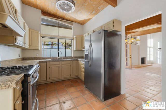 1983 S Yucca Place, Palm Springs CA: https://media.crmls.org/mediaz/690e6c78-af23-433a-83ea-479fb17ffc2a.jpg