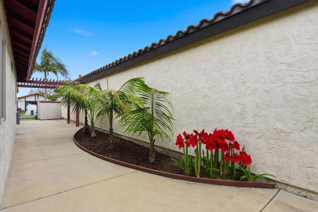 Detail Gallery Image 5 of 30 For 245 Smoke Tree Pl, Oceanside,  CA 92057 - 2 Beds | 2 Baths