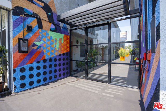 117 S Avenue 64, Los Angeles CA: https://media.crmls.org/mediaz/690eaba1-cd38-42ee-a65e-c72af38d431e.jpg
