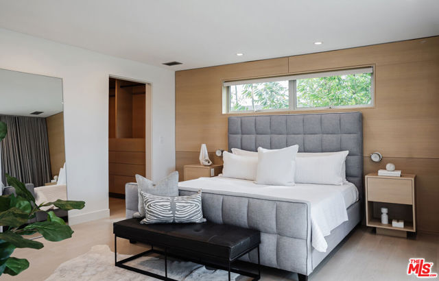 532 6th Street, Manhattan Beach CA: https://media.crmls.org/mediaz/690ebd48-c3af-41a3-959e-743c20ee6a8e.jpg