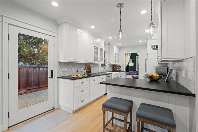 15415 Winchester Boulevard, Monte Sereno CA: https://media.crmls.org/mediaz/690fe483-104c-4891-8c7a-adb15569f414.jpg