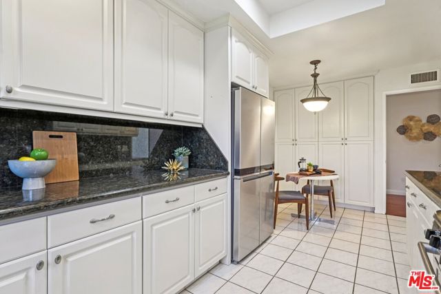 1209 Amherst Avenue, Los Angeles CA: https://media.crmls.org/mediaz/691084d3-9c10-446b-935c-0bdd3a085e52.jpg