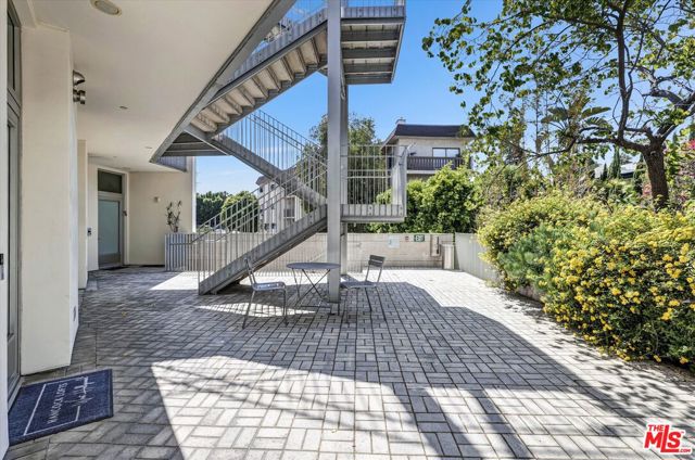 901 Hancock Avenue, West Hollywood CA: https://media.crmls.org/mediaz/69109b28-460b-4150-a4f0-a9870e7876cf.jpg