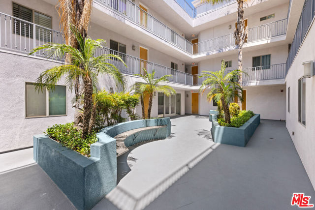 5232 Satsuma Avenue, North Hollywood CA: https://media.crmls.org/mediaz/691101b4-a72f-46c8-a1c4-ba1a4fa66d01.jpg