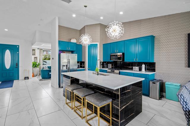 2932 N Sunrise Way, Palm Springs CA: https://media.crmls.org/mediaz/691142b2-0157-404d-9183-e14e67bea8ce.jpg