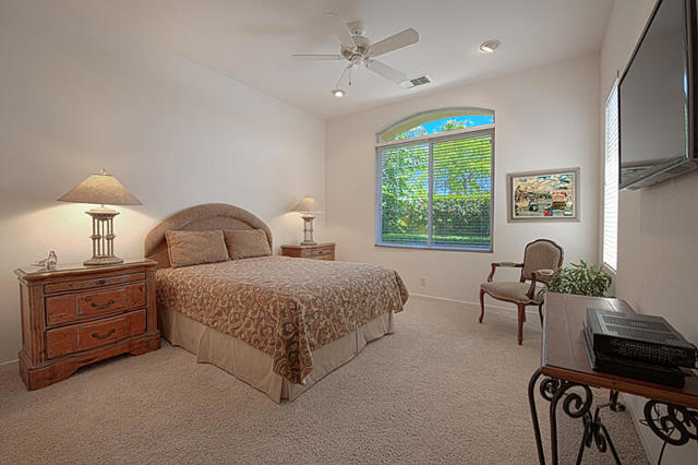 379 Tomahawk Drive, Palm Desert CA: https://media.crmls.org/mediaz/6911d96f-fa26-4bf4-a614-cddf05e7e997.jpg