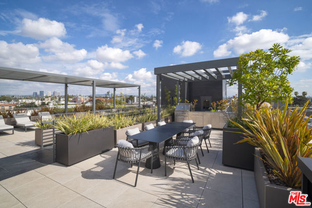 3688 Overland Avenue, Los Angeles CA: https://media.crmls.org/mediaz/6912f169-821d-4248-9f6f-600cb04de92b.jpg