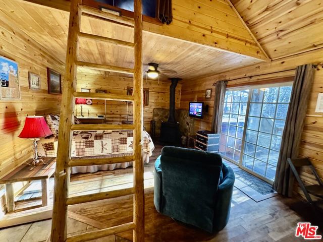 539 Lakewood Lane, Big Bear CA: https://media.crmls.org/mediaz/691317e4-6d50-472f-9808-b4ae5db4152f.jpg