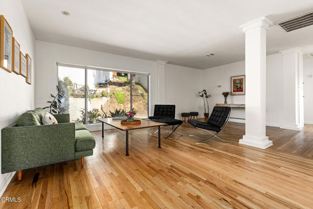 Detail Gallery Image 8 of 46 For 4830 Farquhar St, Los Angeles,  CA 90032 - 4 Beds | 3 Baths
