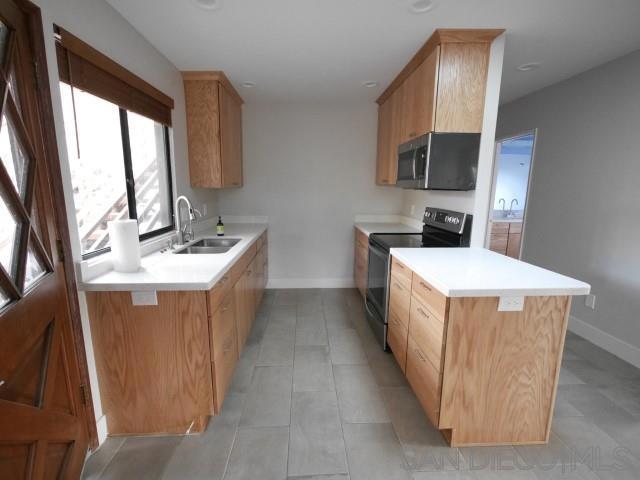 8209 Mesa Rd, Santee CA: https://media.crmls.org/mediaz/6913877d-ba54-4b5b-a57a-5cef5b04359a.jpg