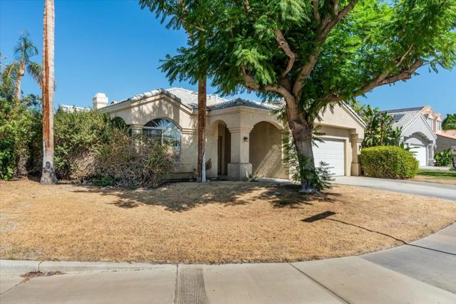 41995 Hemingway Court, Palm Desert CA: https://media.crmls.org/mediaz/6913a0c2-d34c-498a-b6c6-4994584f06cc.jpg