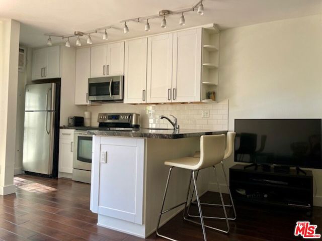 6151 Orange Street, Los Angeles CA: https://media.crmls.org/mediaz/6913d918-e2be-4ea5-a7fe-e846d89be88a.jpg