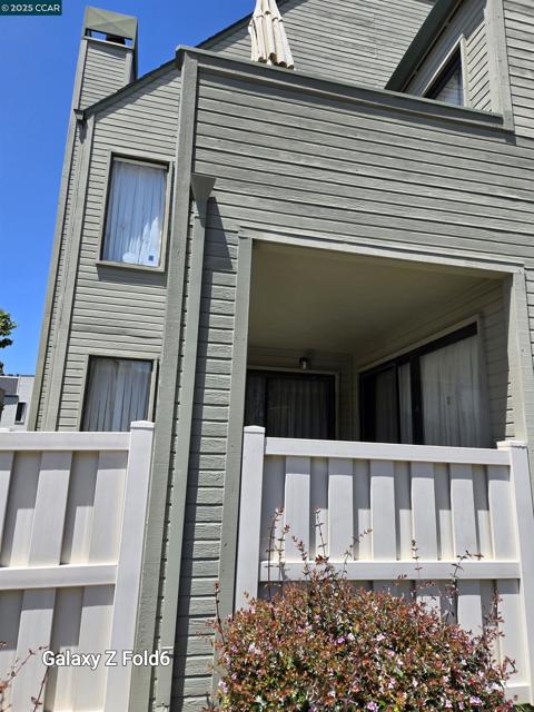 2753 East Ct, Richmond CA: https://media.crmls.org/mediaz/6913fbcf-e89e-46a0-b039-392f518fc2fa.jpg