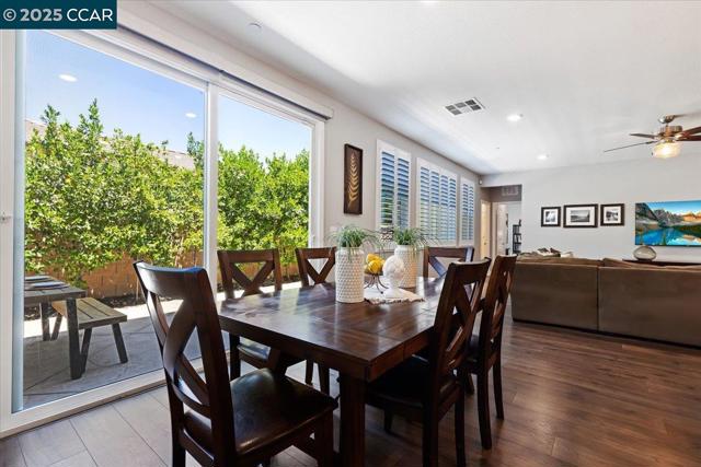 2097 Salice Way, Brentwood CA: https://media.crmls.org/mediaz/6913ffa4-0190-4c9d-891b-53c9c22877a6.jpg